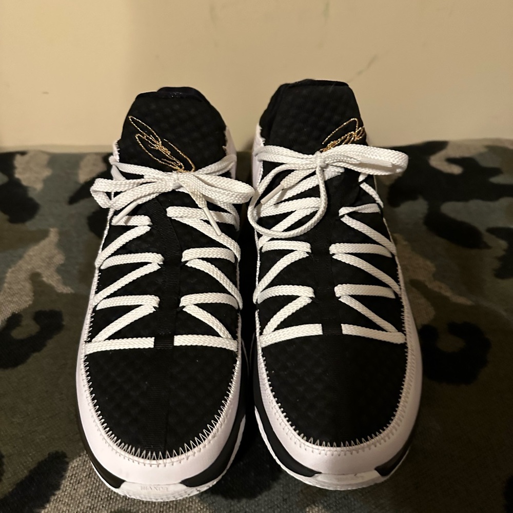 Nike Lebron 17 Low Xvii Men's White 7 Black Tennis Shoes Size 13